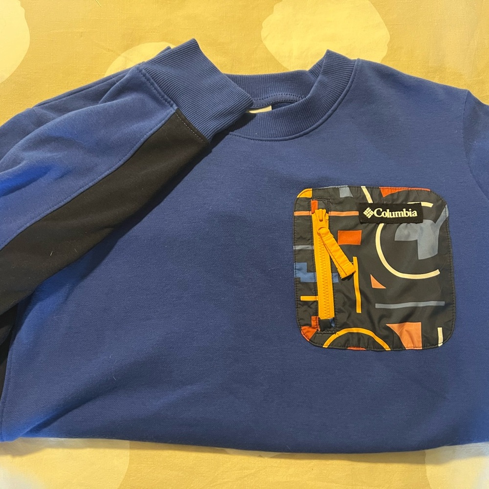 Columbia Blue Crewneck Sweatshirt with Patterned Pocket